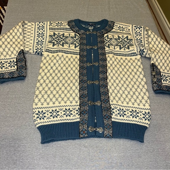 Vintage Dale of Norway blue and white sweater - Picture 6 of 9